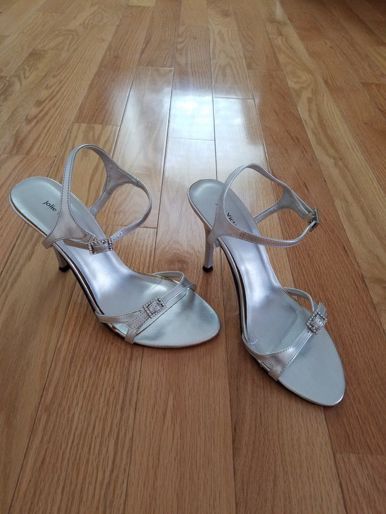 Women's silver dress shoes size 8.5