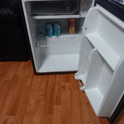 Mini-fridge 