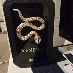 French Avenue Veneno