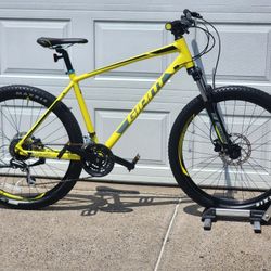 27.5 Giant Talon Mountain Bike 