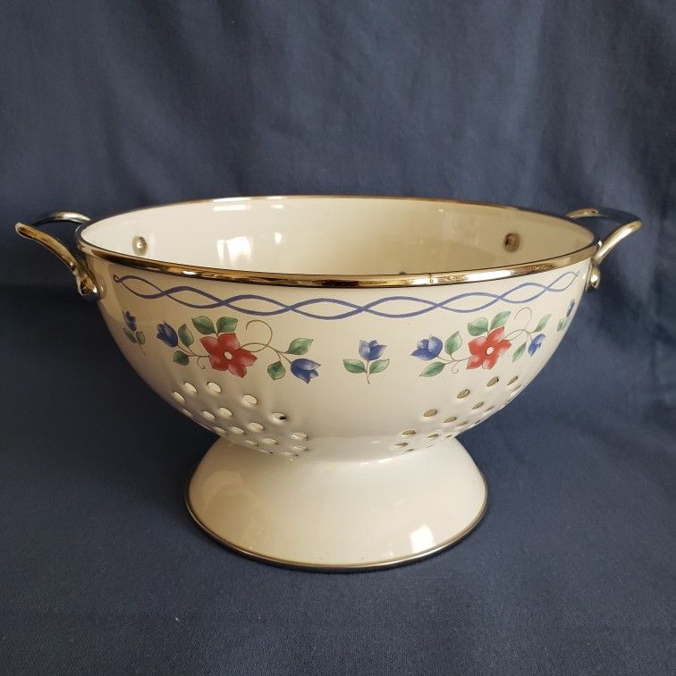 Pfaltzgraff Enamel on Steel Colander