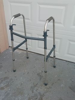 Caminador Y Silla Multi Usos En Buen Estado