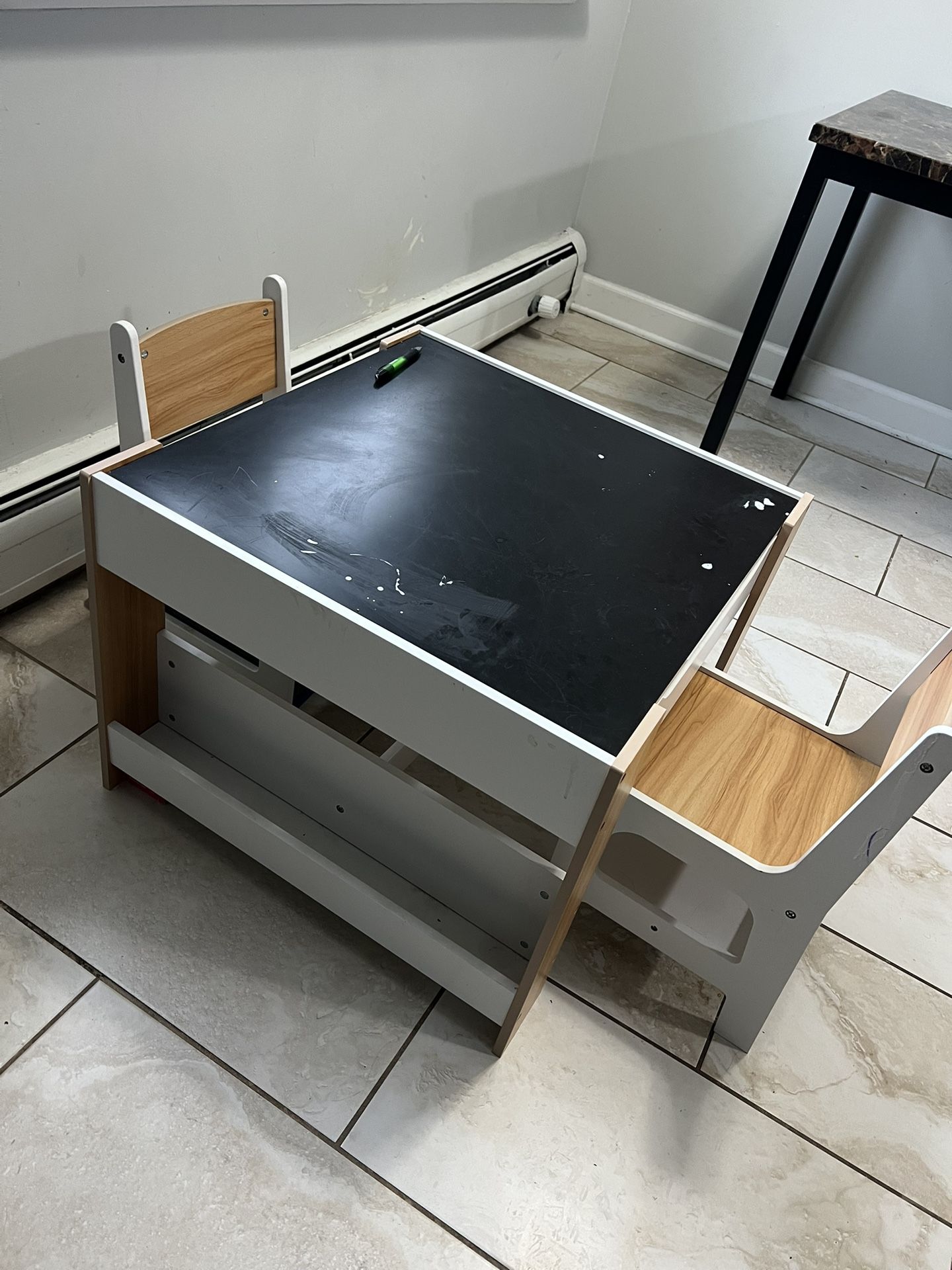 kids table with chairs