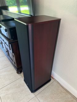 PSB audiophile Stratus Gold i speakers with  Stratus C6 center