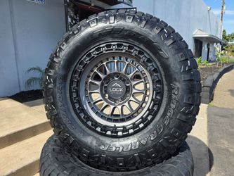17" LOCK Mojave w/ 33" Nitto Ridge Grappler tires