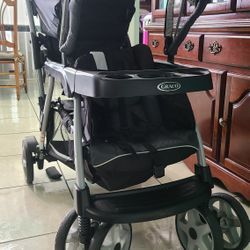 Graco !!! Baby Stroller For 2  Only Used 2 Times Only 