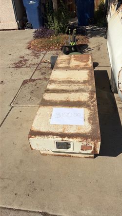 Nice tool box for regular size pickup bed $75.00 obo