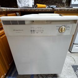 Dishwasher Frigidaire 24 inc