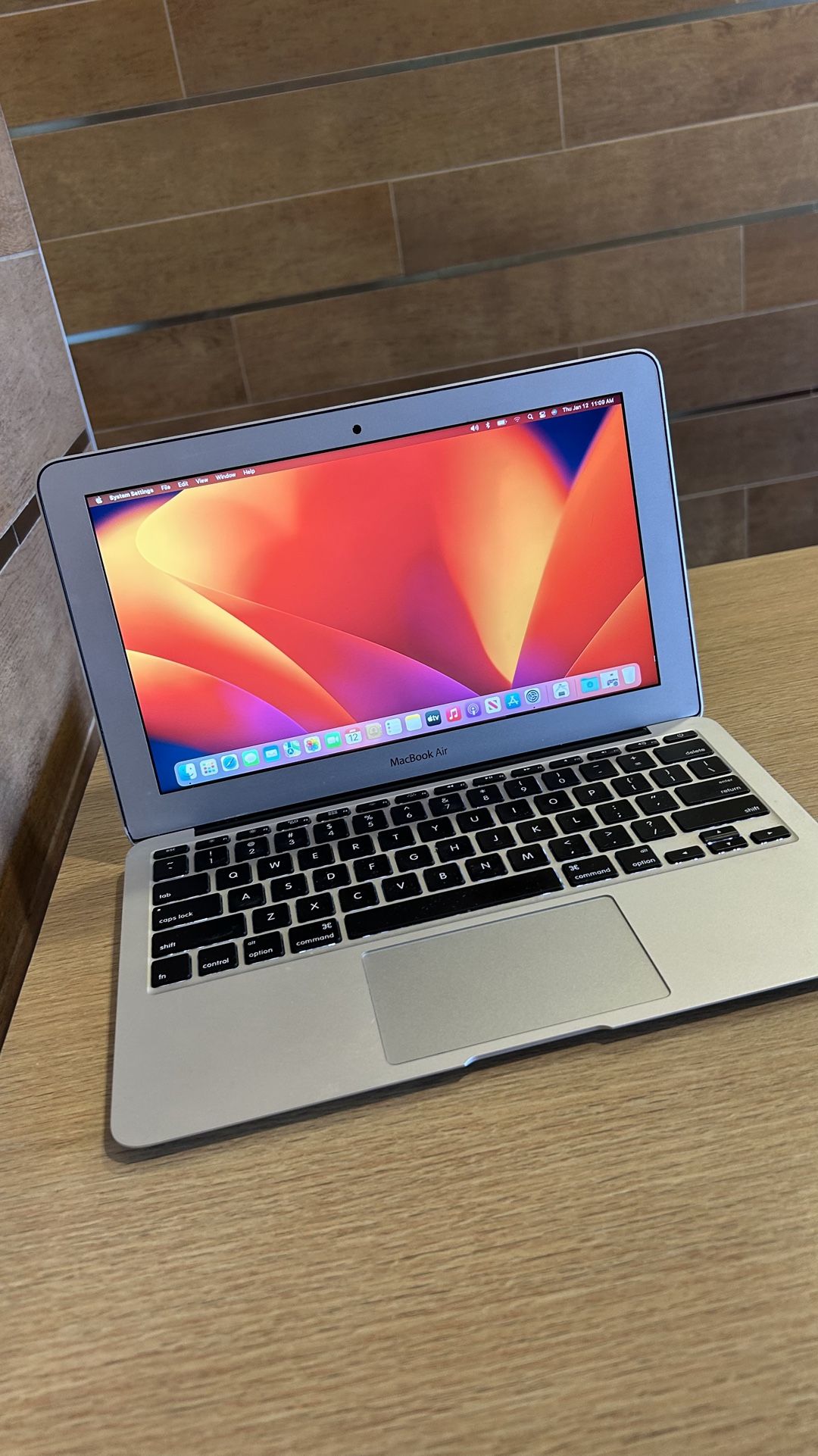 Apple MacBook Air 11” i5/4GB/128GB SSD $180