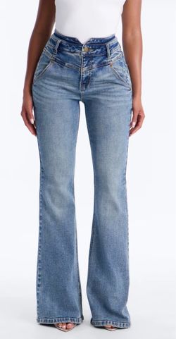 Fashion Nova women’s flare-leg jeans in Size 1, medium wash new w/tags