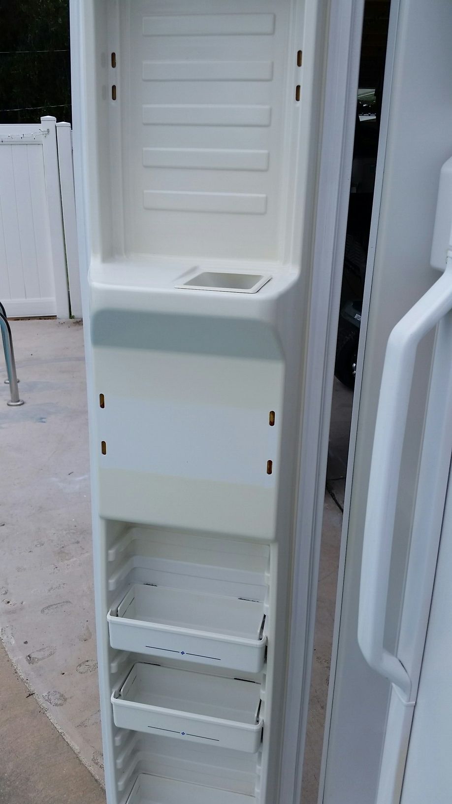 Amana side by side refrigerator white model number SRD25S5W for Sale in