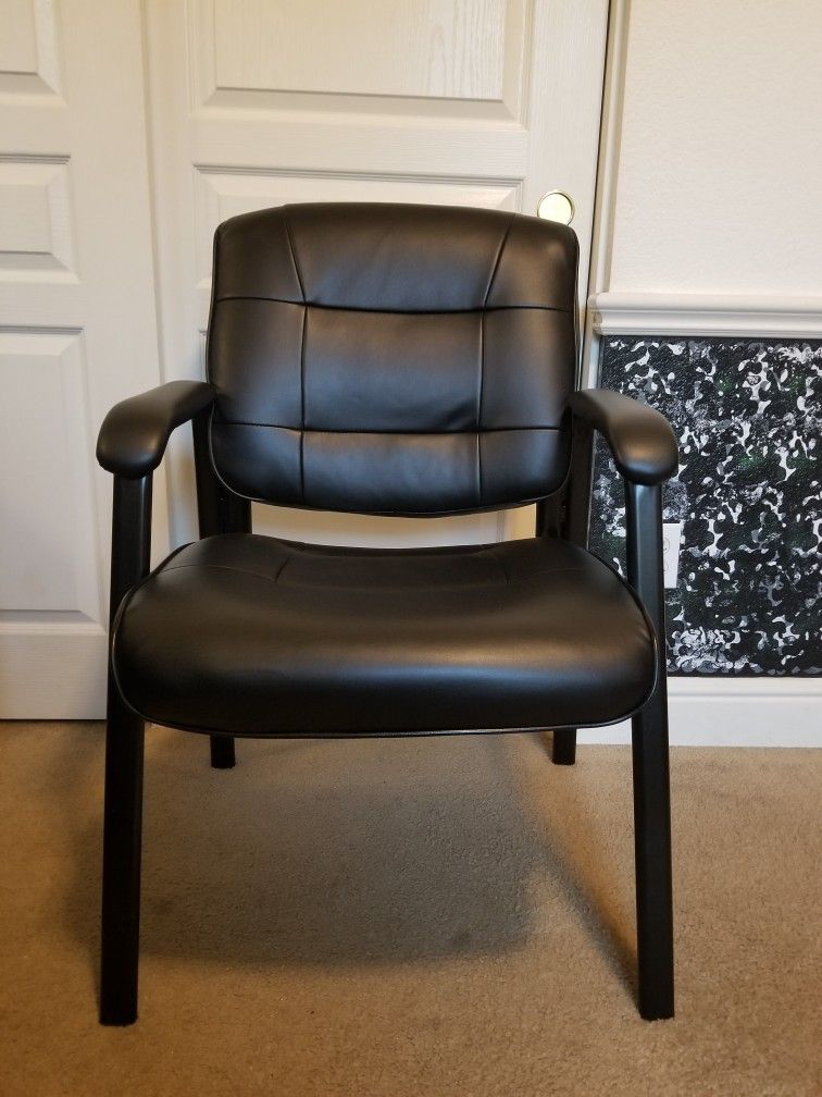 Nice & Comfy Armchair