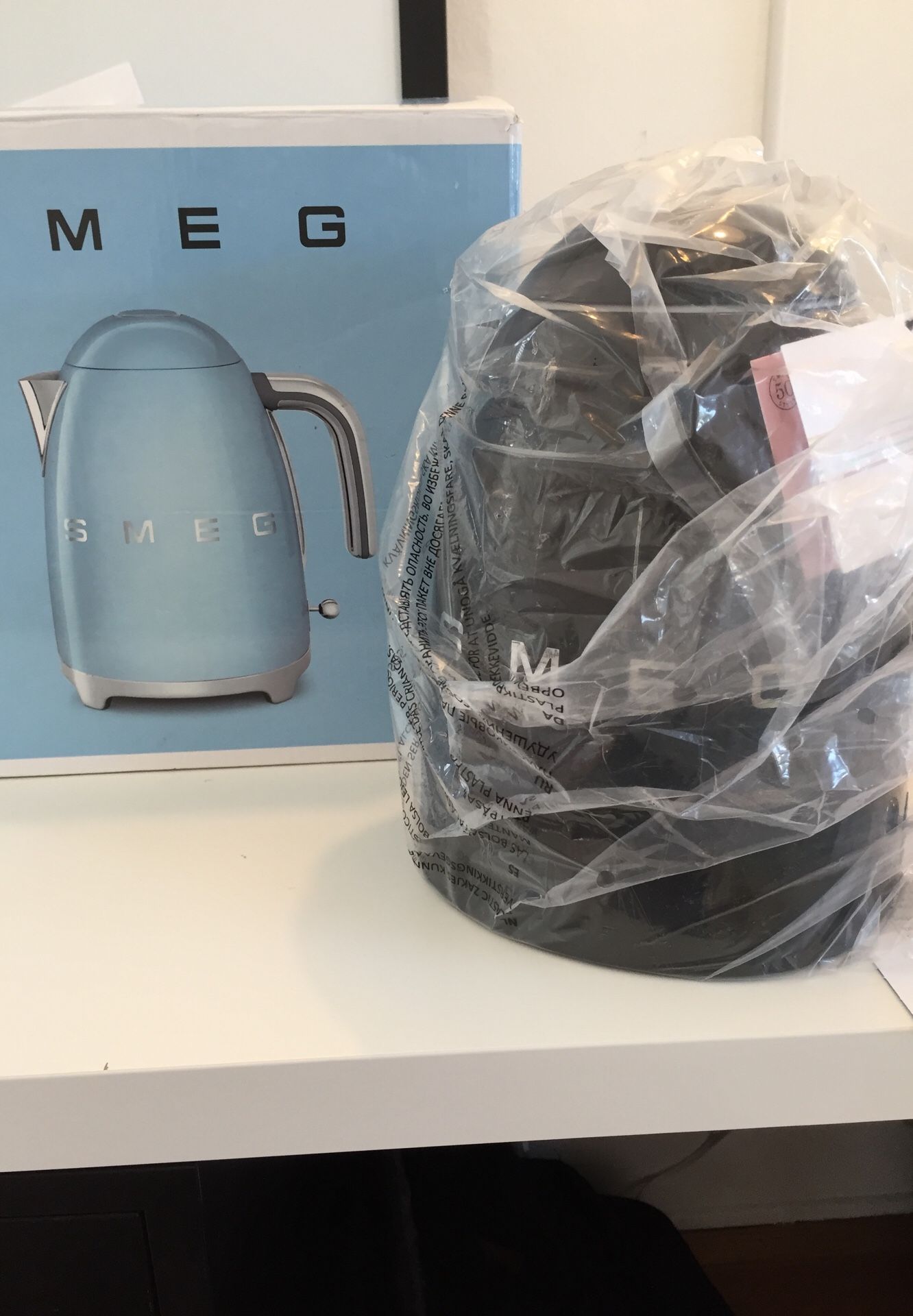 Brand new SMEG Electric Tea kettle for Sale in Garden City South, NY -  OfferUp