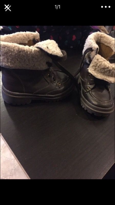 Toddler boots size 7