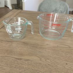 Pyrex Glass Measuring Cups