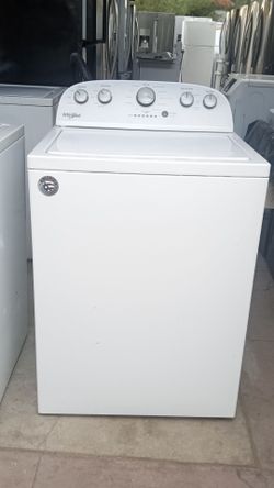 SELLING WHIRLPOOL WASHING MACHINE EVERYTHING WORKS PERFECT WITH A 2 MONTHS WARRANTY AND I CAN DELIVER