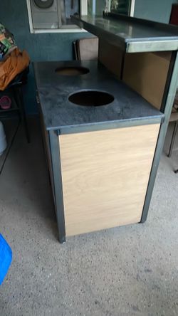 Comercial  trash receptacle