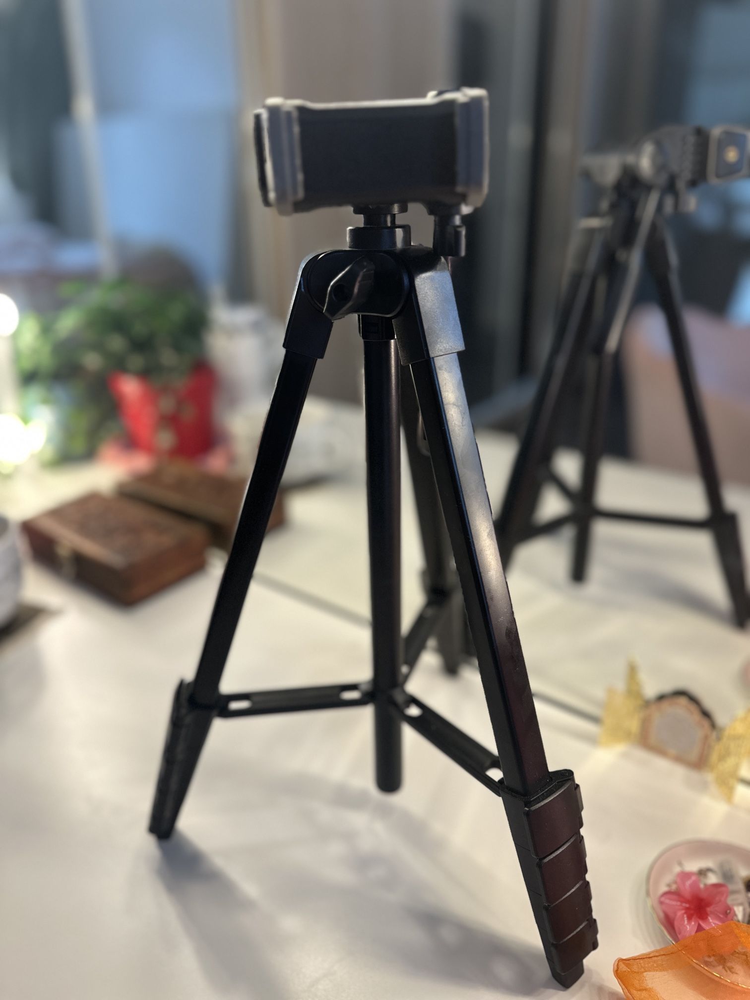 Sturdy Adjustable Tripod – Great Condition