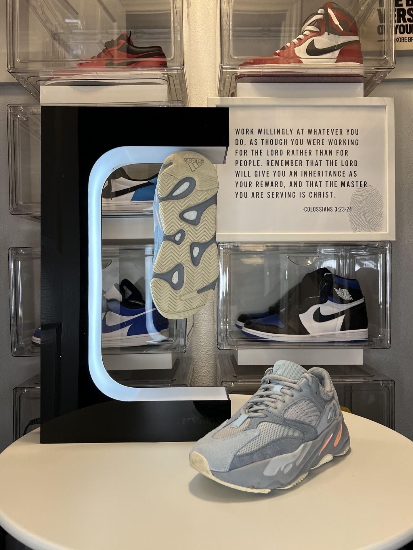 Adidas Yeezy Boost 700