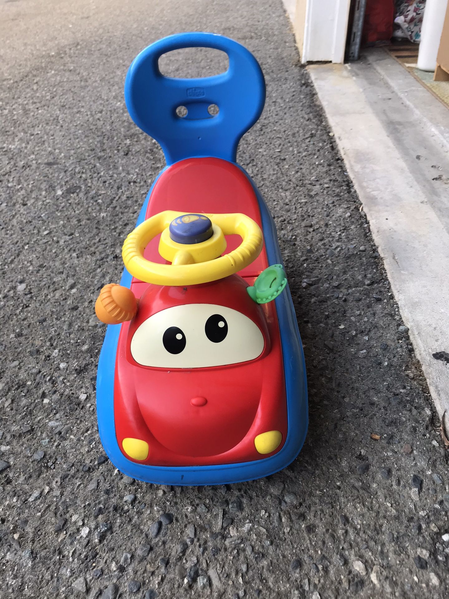 Kids toy ride on car