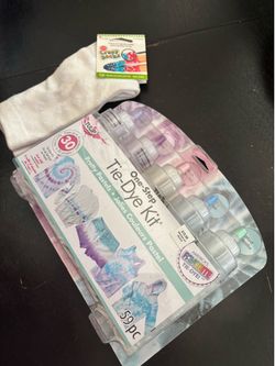 BRAND NEW….. tie-dye kit five colors and 1 pk crazy socks to color