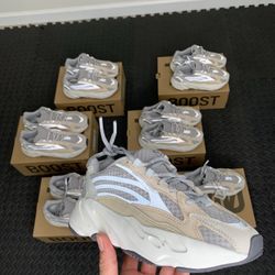 Yeezy Boost 700 V2 “Cream” Size 4.5 5 5.5 6 8.5