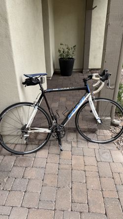 Fuji Team Road Bike – 58cm Frame