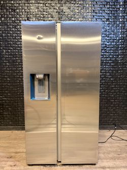SAMSUNG REFRIGERATOR w/WARRANTY! R3339A699