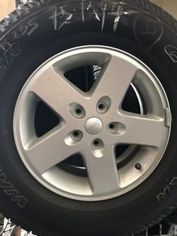 Jeep tyre and rim p25575r17