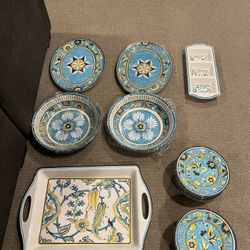 William & Sonoma plate/ dish ware / serving set
