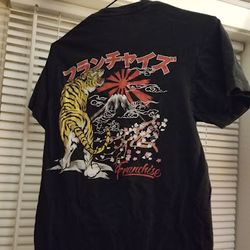 Elevee Franchise Japanese Tiger & Mount Fuji Graphic T-Shirt - Size Medium