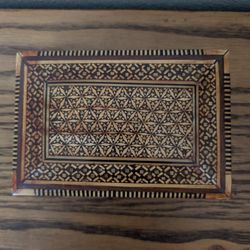 Antique Mosaic Mother of Pearl & Bone Inlay Handmade Decorated Box Pinwheel Design C.1900

