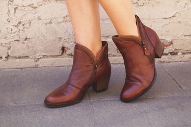Hawthorne Earth Brand Ankle Leather Boots / Booties
