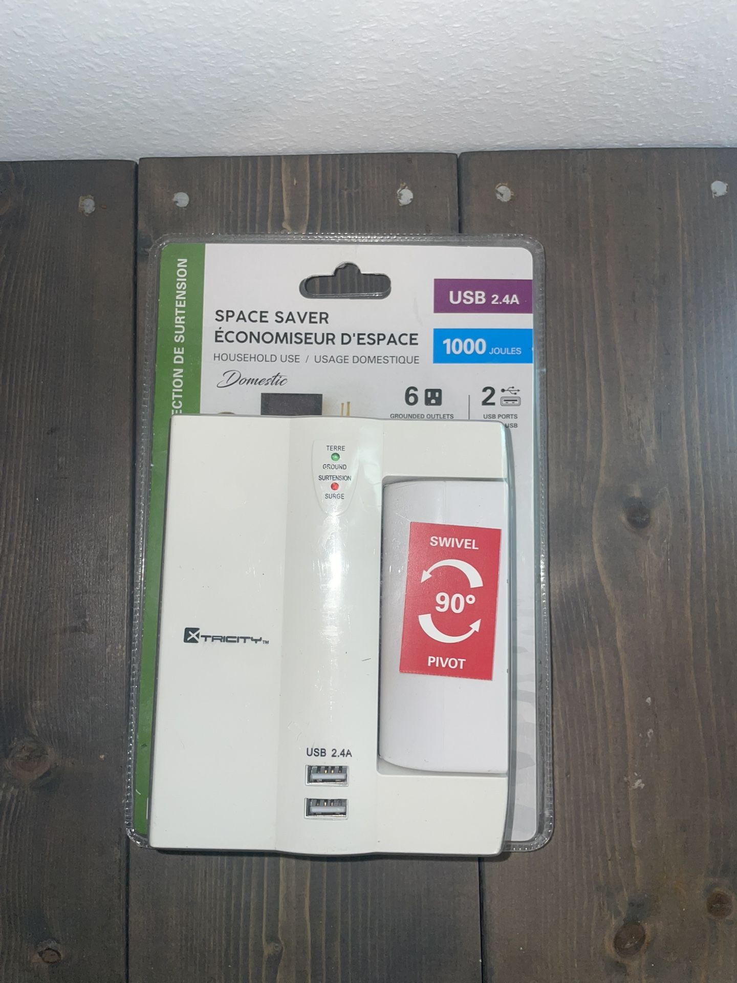 Space Saver Surge Protector w/ USB – 6 Outlets, Swivel Plug (New)