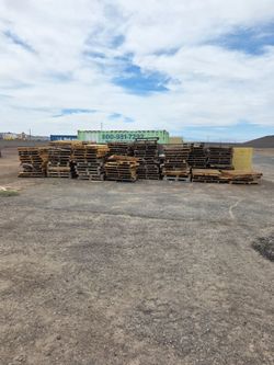 Free wooden pallets/skids