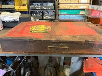 Vintage Erector Set - A.C. Gilbert No. 10 1/2 Amusement Park w/metal case