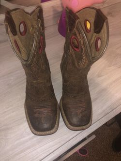Ariat sz 9 little girl boots