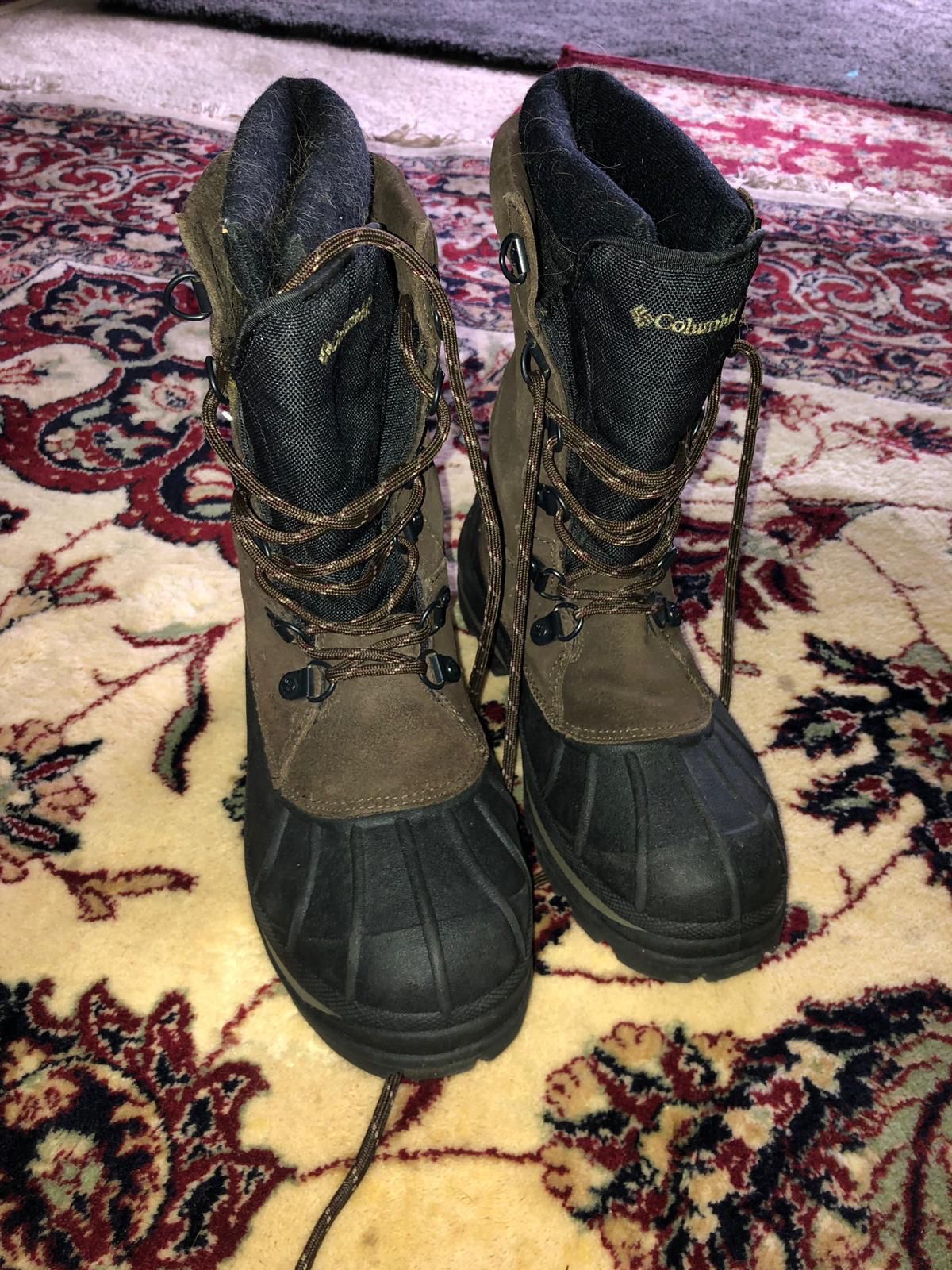 COLUMBIAN BOOTS FOR MEN SIZE 8