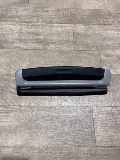 Swingline Desktop Hole Punch