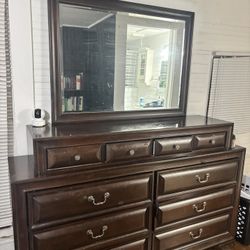 Oak wood Dresser With Mirror 