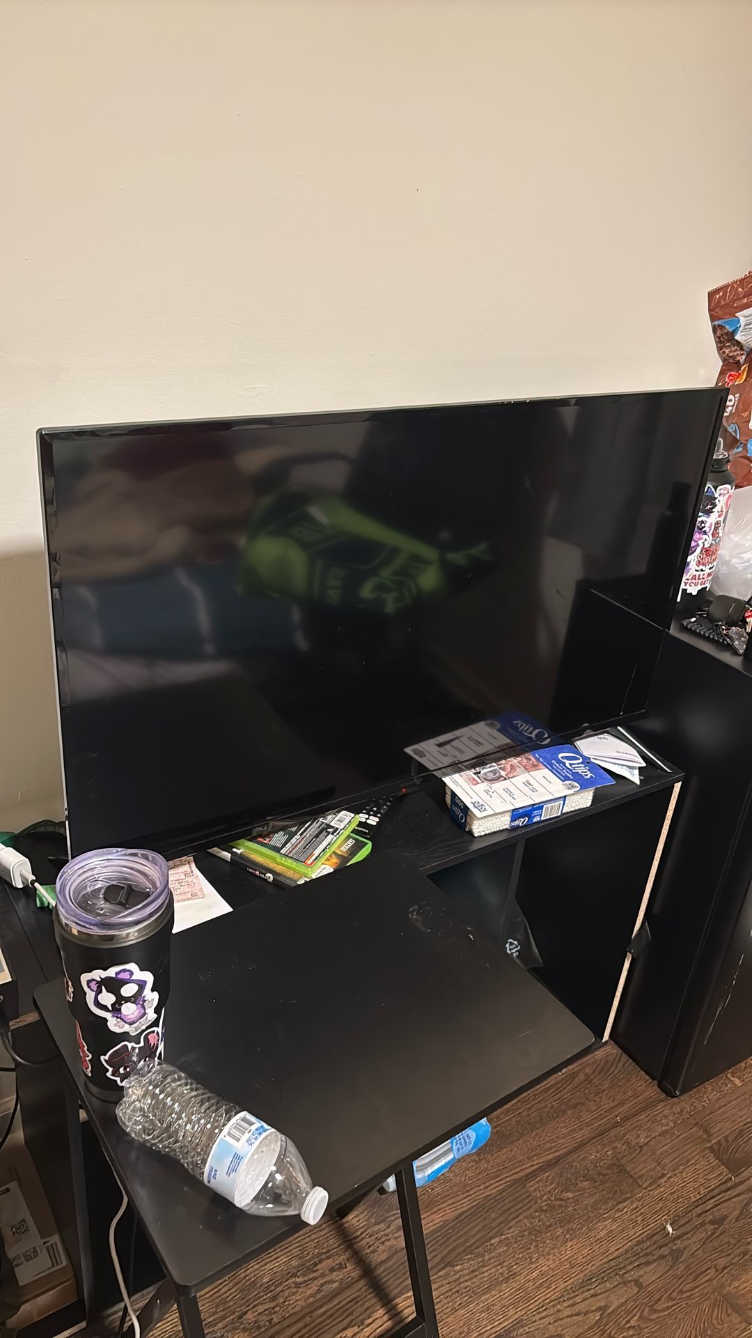 Insignia 40 Inch TV W/Fire
