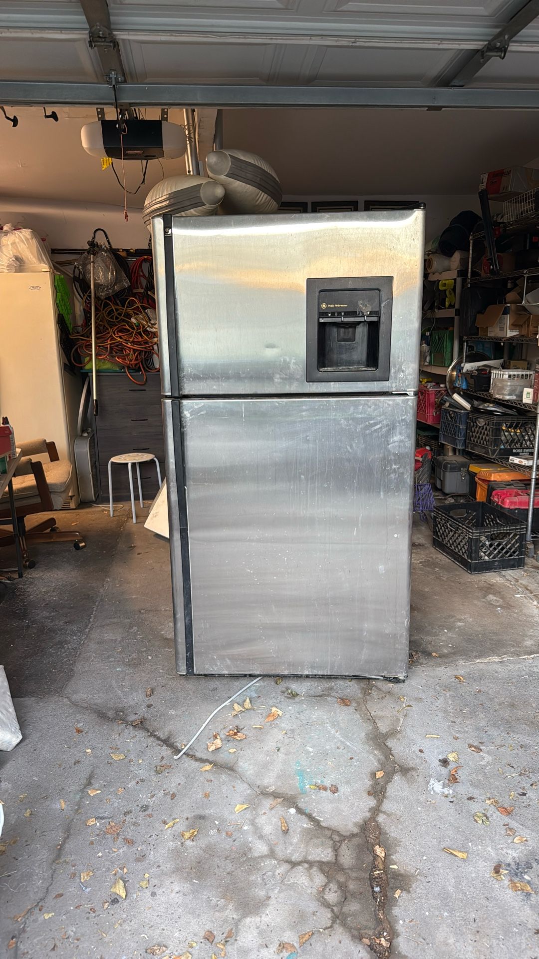 GE Refrigerator. Works Fine 36 W, 70 Tall, 27 Deep