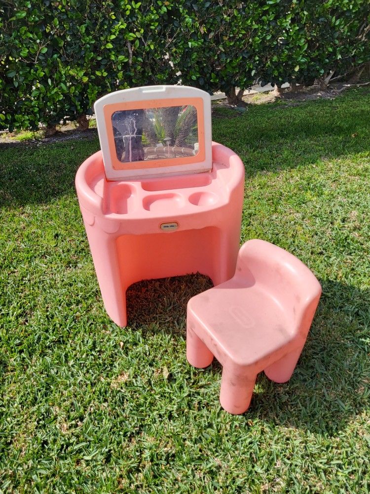 Little Tikes Vanity Set With Chair