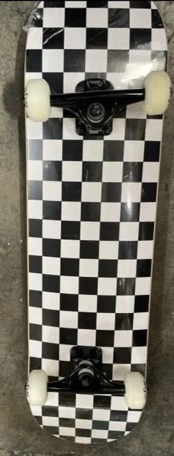 WhiteFang Skateboard 31inDescription
WhiteFang Skateboards 31 Inch Complete Skateboard Double Kick Skate Board 7 Layer Canadian Maple Deck