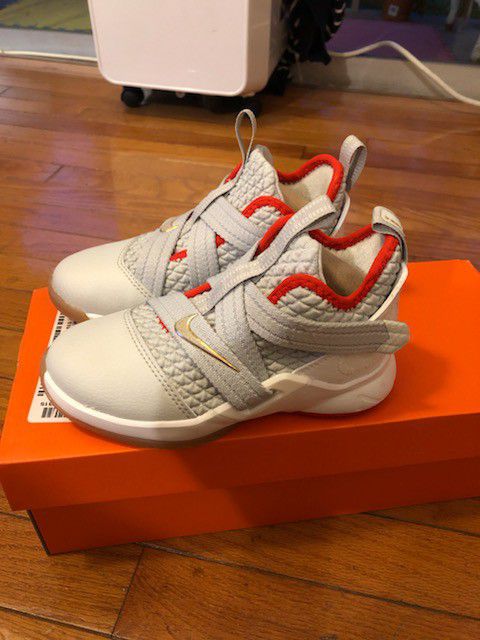 Nike lebron soldier XII shoes child 10.5