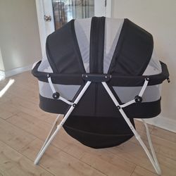 DREAM ON ME...UNISEX LIKE NEW BASSINET