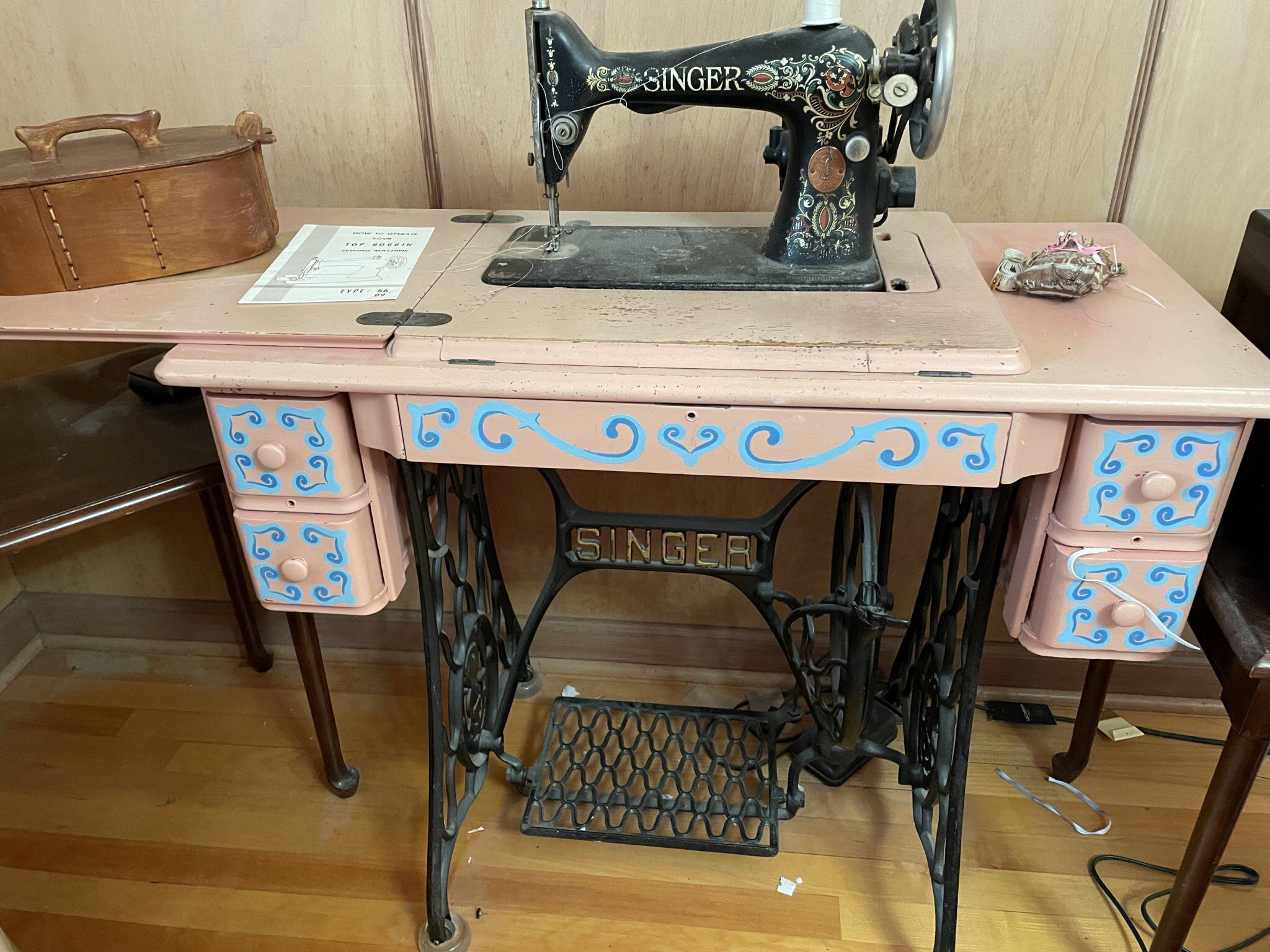 Antique Singer Sewing Machine and Table/storage Cabinet 