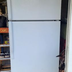 REFRIGERATOR 