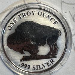  This is a 1 oz .999 fine silver Buffalo round.