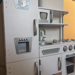 Kid Play Kitchen 